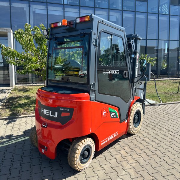 Elektrický štvorkolesový vozík HELI radu G2 s LI-ION batériou, nosnosť 2,5 t S15