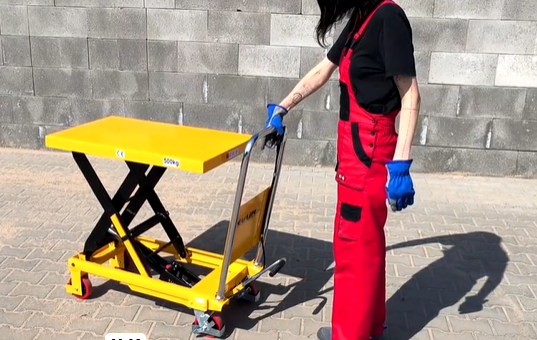Úvod videa manipulácia so zdvíhacím stolom